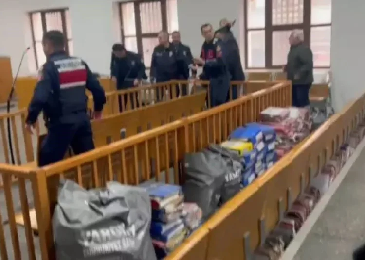 Bursa'da duruşma salonunda silahlı saldırı; 2 ölü, 2 yaralı 1 Bursa’da duruşma salonunda silahlı saldırı; 2 ölü, 2 yaralı