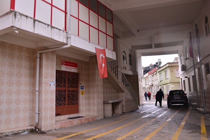 Bu caminin altından sokak ve yol geçiyor!