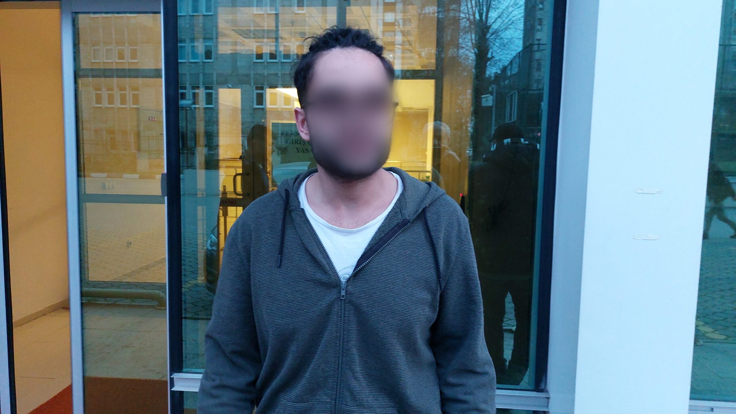 ‘Asgari ücret’le ilgili paylaşımında cumhurbaşkanı'na hakaret eden şüpheli ikinci kez gözaltına alınıp tutuklandı 2 ‘Asgari ücret’le ilgili paylaşımında cumhurbaşkanı'na hakaret eden şüpheli ikinci kez gözaltına alınıp tutuklandı