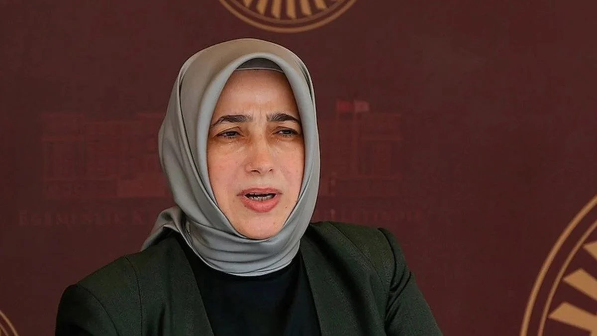 Bakan Tunç yalanlasa da AK Partili Özlem Zengin ‘çıplak arama rutin olmaktan çıksın’ dedi
