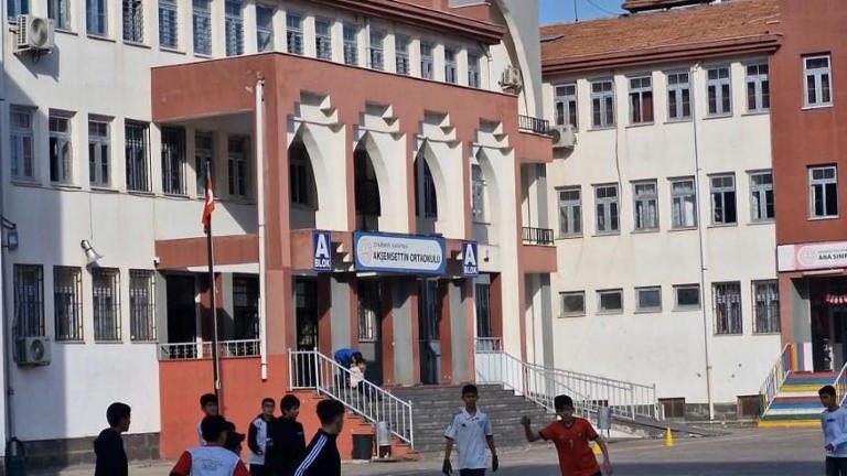 Okula cıva getirip lavaboya dökünce ortalık karıştı: Ekipler alarma geçti 4 Okula cıva getirip lavaboya dökünce ortalık karıştı: Ekipler alarma geçti