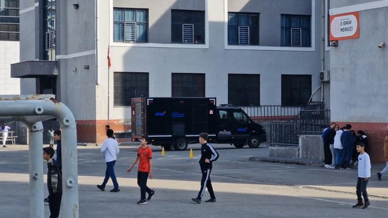 Okula cıva getirip lavaboya dökünce ortalık karıştı: Ekipler alarma geçti 2 Okula cıva getirip lavaboya dökünce ortalık karıştı: Ekipler alarma geçti