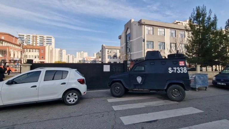 Okula cıva getirip lavaboya dökünce ortalık karıştı: Ekipler alarma geçti 3 Okula cıva getirip lavaboya dökünce ortalık karıştı: Ekipler alarma geçti