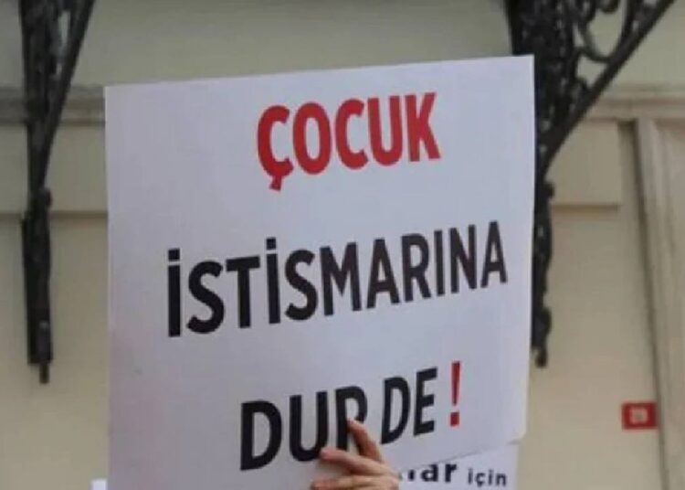 12 yaşındaki çocuk istismara uğradı, şüpheliler serbest kaldı 1 Sınıf öğretmeni, öğrencilerine istismardan tutuklandı