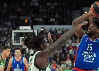 Anadolu Efes, EuroLeague’in son şampiyonu Ergin Ataman’ın takımı Panathinaikos’u fena dağıttı