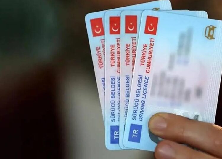 Bakan Yerlikaya açıkladı: Ehliyet yenilemede süre uzatılmayacak 1 Ehliyet alma yaşı düşürüldü: 16 yaşındakiler motosiklet kullanabilecek