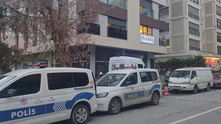 Kadıköy’de emlakçılar arasında alacak verecek çatışması: 2 ölü 5 Kadıköy’de emlakçılar arasında alacak verecek çatışması: 2 ölü
