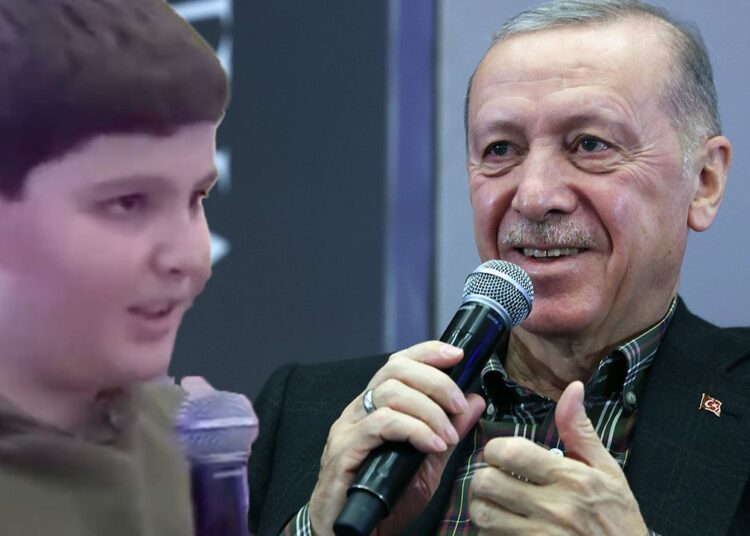 Erdoğan'ın torunu Ali Tahir, mikrofonu eline aldı, yüzleri gülümsetti 1 Erdoğan’ın torunu Ali Tahir, mikrofonu eline aldı, yüzleri gülümsetti