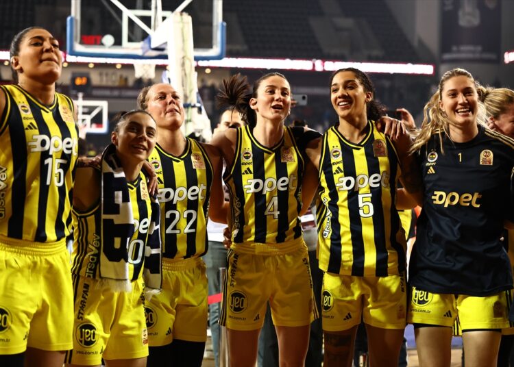 Kadın Basketbolda Cumhurbaşkanlığı Kupası Fenerbahçe'nin 1 Kadın Basketbolda Cumhurbaşkanlığı Kupası Fenerbahçe’nin