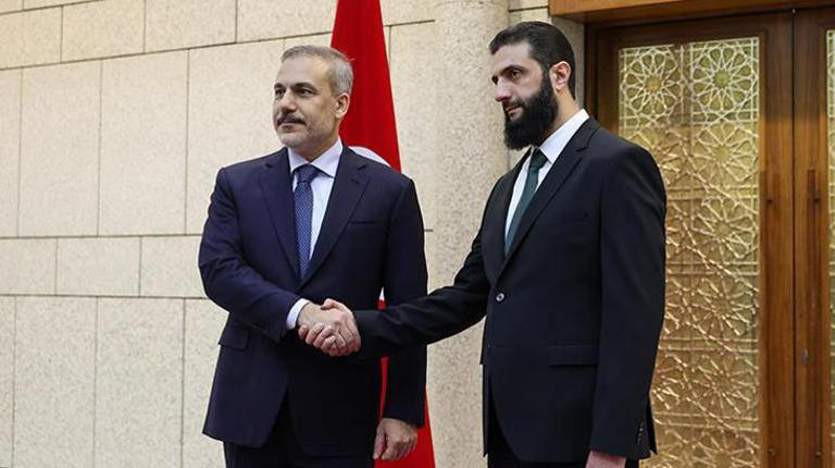 Hakan Fidan'ın Şam ziyareti dünya basınında! 'Esad'ın yasakladığı dağda kahve içtiler' 4 Hakan Fidan'ın Şam ziyareti dünya basınında! 'Esad'ın yasakladığı dağda kahve içtiler'