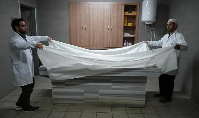 Gassallar mesleklerinin zorluklarını anlattı: Zihnimizde kalmasın diye ölülerin yüzlerine bakmıyoruz! 1 Gassallar mesleklerinin zorluklarını anlattı: Zihnimizde kalmasın diye ölülerin yüzlerine bakmıyoruz!