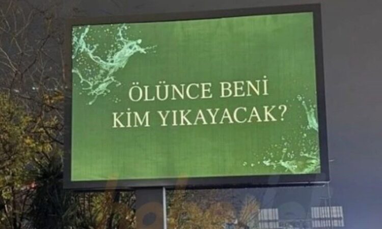 İstanbul'da dikkat çeken reklam panoları: 'Ölünce beni kim yıkayacak?' 1 İstanbul’da dikkat çeken reklam panoları: ‘Ölünce beni kim yıkayacak?’