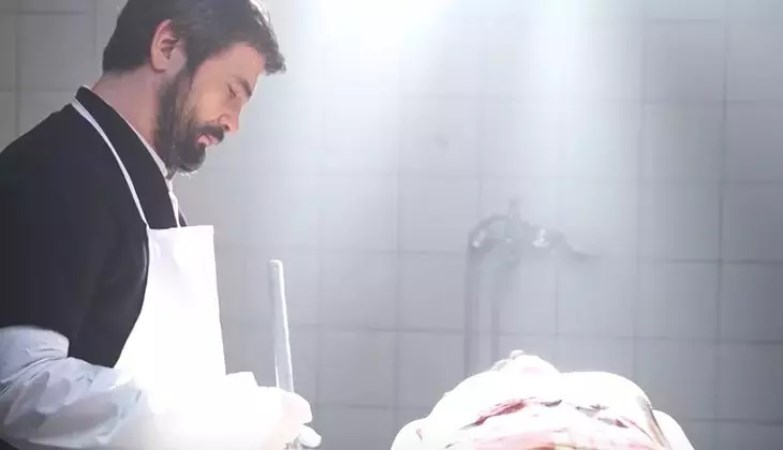 İstanbul'da dikkat çeken reklam panoları: 'Ölünce beni kim yıkayacak?' 3 İstanbul'da dikkat çeken reklam panoları: 'Ölünce beni kim yıkayacak?'