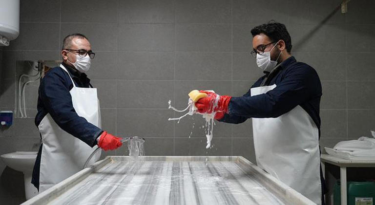Gassallar mesleklerinin zorluklarını anlattı: Zihnimizde kalmasın diye ölülerin yüzlerine bakmıyoruz! 3 Gassallar mesleklerinin zorluklarını anlattı: Zihnimizde kalmasın diye ölülerin yüzlerine bakmıyoruz!