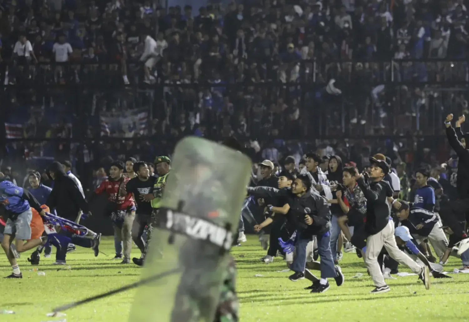 Futbol maçında arbede çıktı, onlarca çocuk öldü!