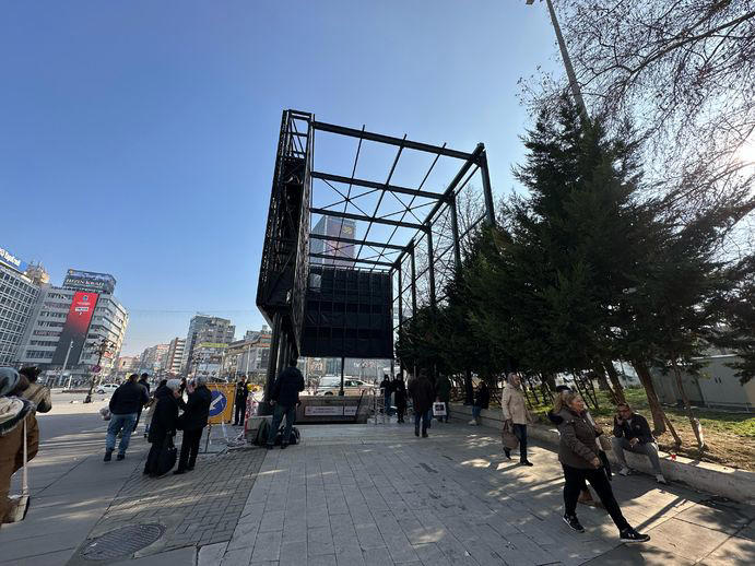 Güvenpark’taki panoya Sit alanında olduğu için inceleme başlatıldı