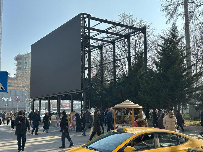 Güvenpark’taki panoya Sit alanında olduğu için inceleme başlatıldı