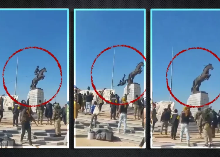 İlk iş Esad'ın heykelini yıktılar 1 İlk iş Esad’ın heykelini yıktılar