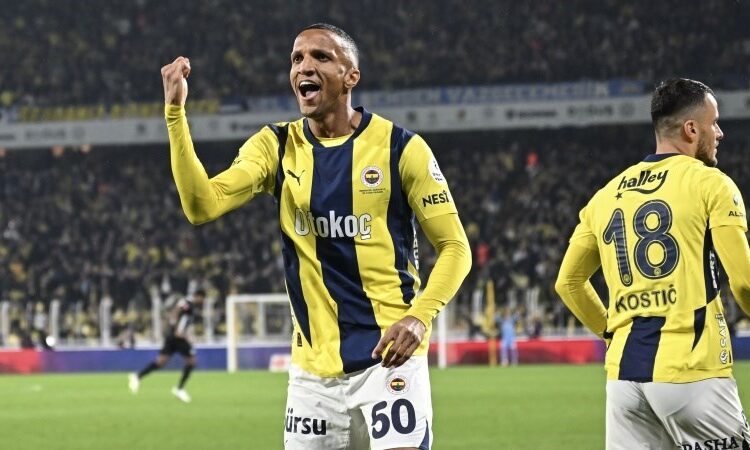 Fenerbahçe, Galatasaray'ın puan kaybettiği hafta hata yapmadı: 3-1 1 Fenerbahçe, Galatasaray’ın puan kaybettiği hafta hata yapmadı: 3-1
