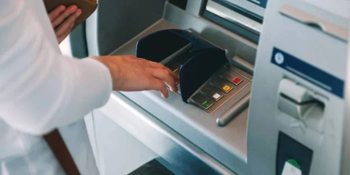 Kart şifrelerinde yeni dönem: ATM'ler bu şifreye sahip olanların kartını yutacak! 2 Kart şifrelerinde yeni dönem: ATM'ler bu şifreye sahip olanların kartını yutacak!