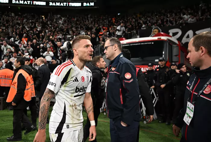 Kara kartal, Kanaryayı bir golle avladı 4 Kara kartal, Kanaryayı bir golle avladı