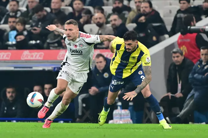 Kara kartal, Kanaryayı bir golle avladı 3 Kara kartal, Kanaryayı bir golle avladı
