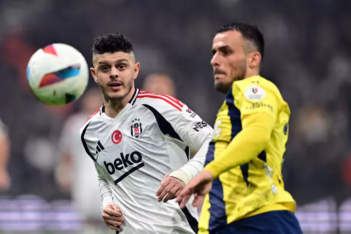 Kara kartal, Kanaryayı bir golle avladı 2 Kara kartal, Kanaryayı bir golle avladı
