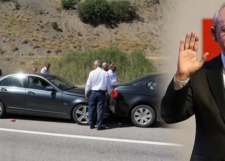 Kemal Kılıçdaroğlu ve eşi Antalya’ya cenazeye giderken kaza yaptı 1 Kemal Kılıçdaroğlu ve eşi Antalya’ya cenazeye giderken kaza yaptı