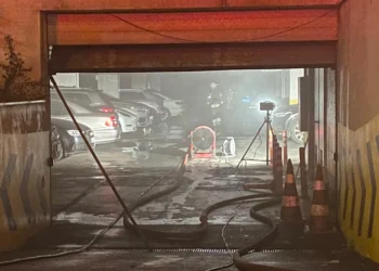 Başakşehir’de elektrikli otomobil, şarjda iken yandı