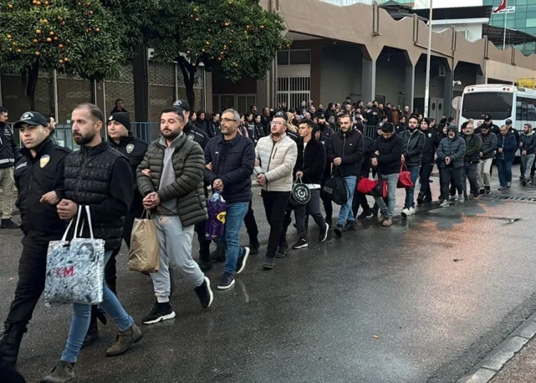 Mersin Gümrüğü’ne rüşvet operasyonu! 91 kişi tutuklandı 1 Mersin Gümrüğü’ne rüşvet operasyonu! 91 kişi tutuklandı