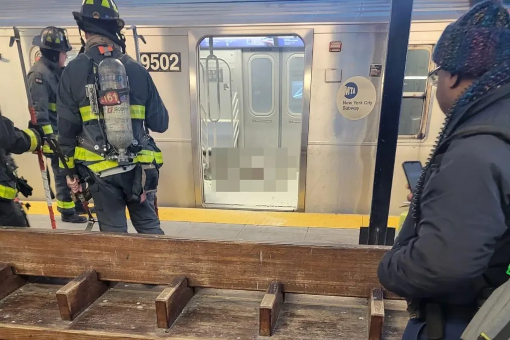 Metroda uyuyan kadını diri diri yaktı