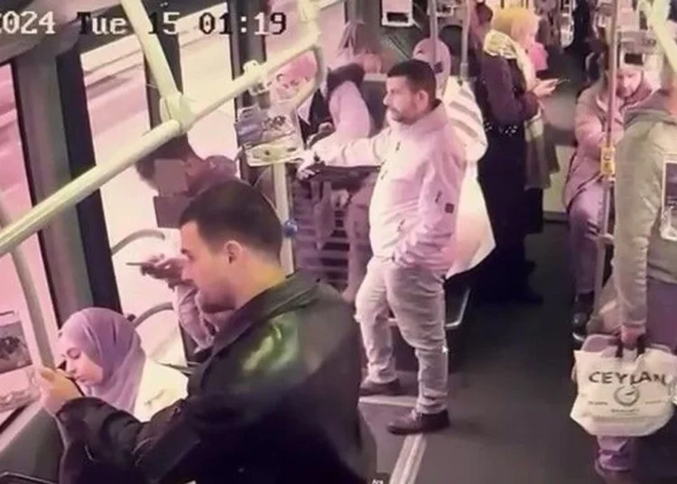 Metrobüsteki akıl almaz kazanın görüntüleri ortaya çıktı 1 Metrobüsteki akıl almaz kazanın görüntüleri ortaya çıktı