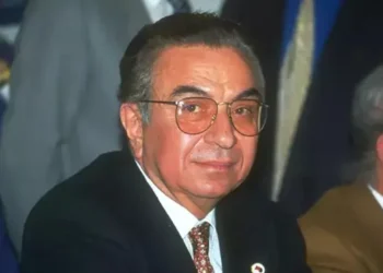 Eski Bakan Nahit Menteşe yaşamını yitirdi