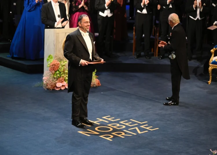 Nobel’i kazanan üçüncü Türk Daron Acemoğlu ödülünü kraliyet töreniyle aldı