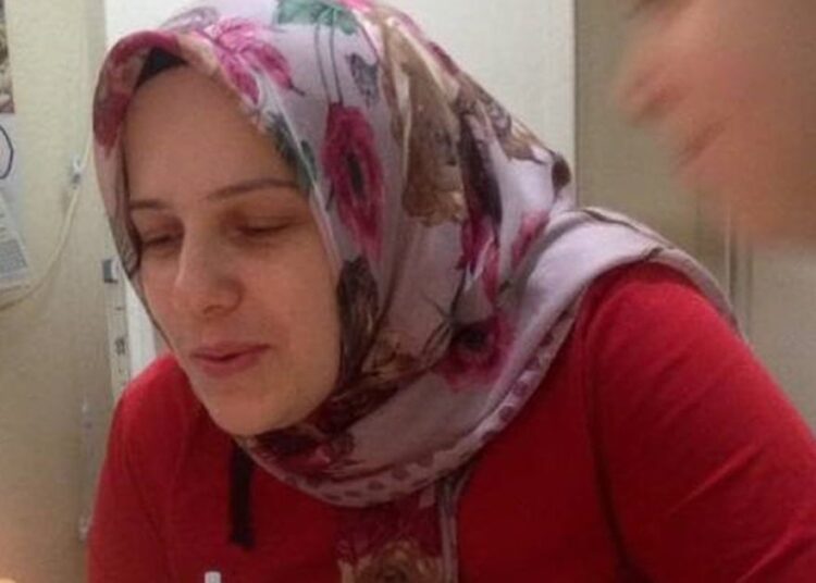 Veliyle tartışıp beyin kanaması geçiren öğretmen yaşam savaşını kaybetti 1 Veliyle tartışıp beyin kanaması geçiren öğretmen yaşam savaşını kaybetti