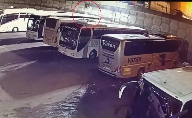 Görüntüsü çıktı: Yaslandıkları tellerin kopması sonucu düşen 2 arkadaş hayatını kaybetti 1 Görüntüsü çıktı: Yaslandıkları tellerin kopması sonucu düşen 2 arkadaş hayatını kaybetti