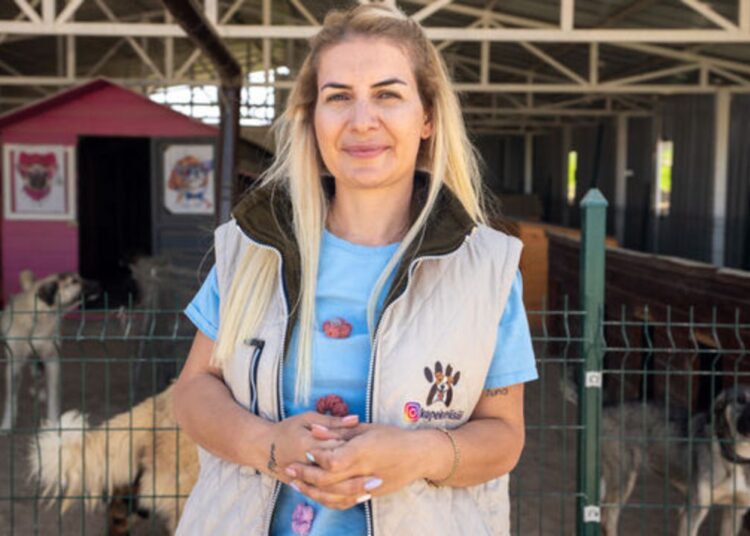 Patiler yolsuzluğu soruşturmasında Buket Özgünlü tutuklandı 1 Sokak hayvanları derneği operasyonunda 8 şüpheli adliyeye sevk edildi