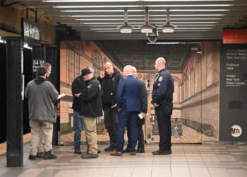 New York metrosunda bir kişi daha diri diri ateşe verildi