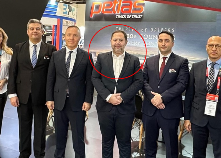 Uçakta küfürler savuran Özcan, tüm hisselerinden oldu: Petlas'tan yeni açıklama 1 Uçakta küfürler savuran Özcan, tüm hisselerinden oldu: Petlas’tan yeni açıklama