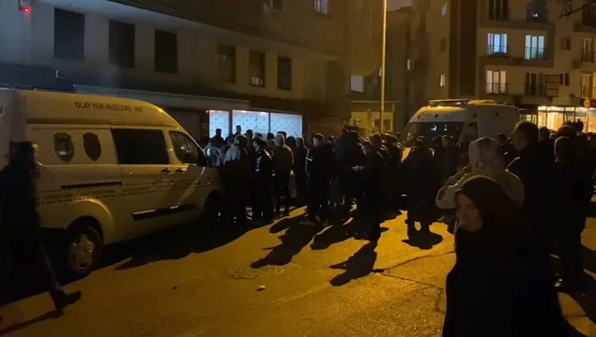 Polis memuru tartıştığı kişileri vurdu: 2 ölü, 2 yaralı 2 Polis memuru tartıştığı kişileri vurdu: 2 ölü, 2 yaralı