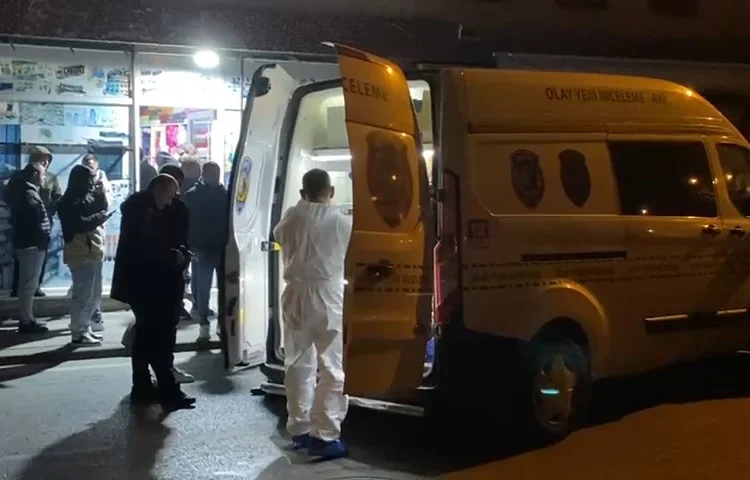 Polis memuru tartıştığı kişileri vurdu: 2 ölü, 2 yaralı 1 Polis memuru tartıştığı kişileri vurdu: 2 ölü, 2 yaralı
