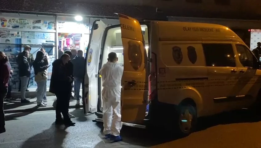 Polis memuru tartıştığı kişileri vurdu: 2 ölü, 2 yaralı 3 Polis memuru tartıştığı kişileri vurdu: 2 ölü, 2 yaralı