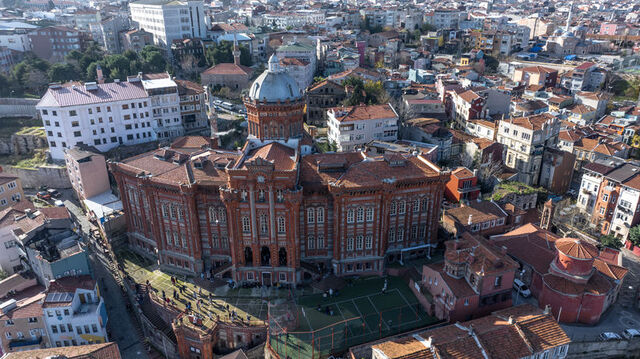 Tarihî Fener Rum Okulu, kermes dolayısıyla herkesin ziyaretine açıldı 4 Tarihî Fener Rum Okulu, kermes dolayısıyla herkesin ziyaretine açıldı