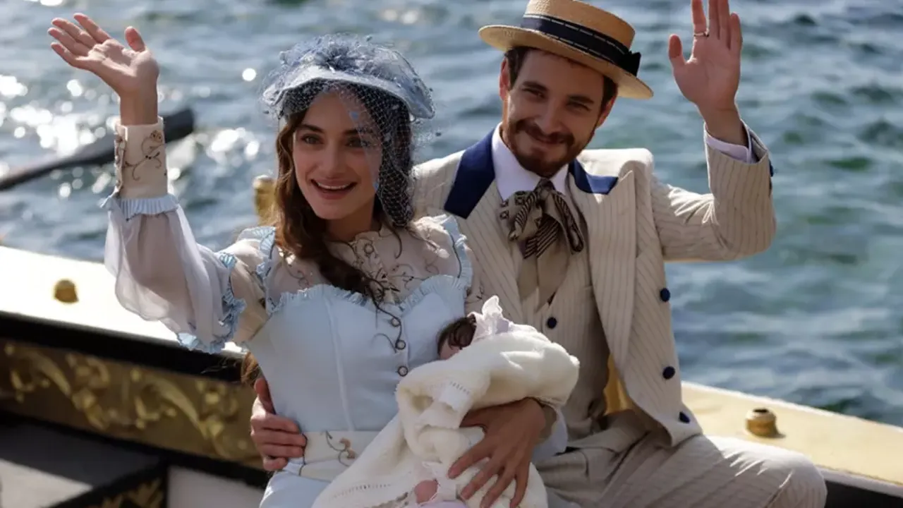 Ekranlara ara verdi; Şakir Paşa Ailesi dizisinin köşkü ve plato yangında kül oldu! 3 Ekranlara ara verdi; Şakir Paşa Ailesi dizisinin köşkü ve plato yangında kül oldu!