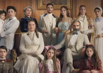 Ekranlara ara verdi; Şakir Paşa Ailesi dizisinin köşkü ve plato yangında kül oldu!