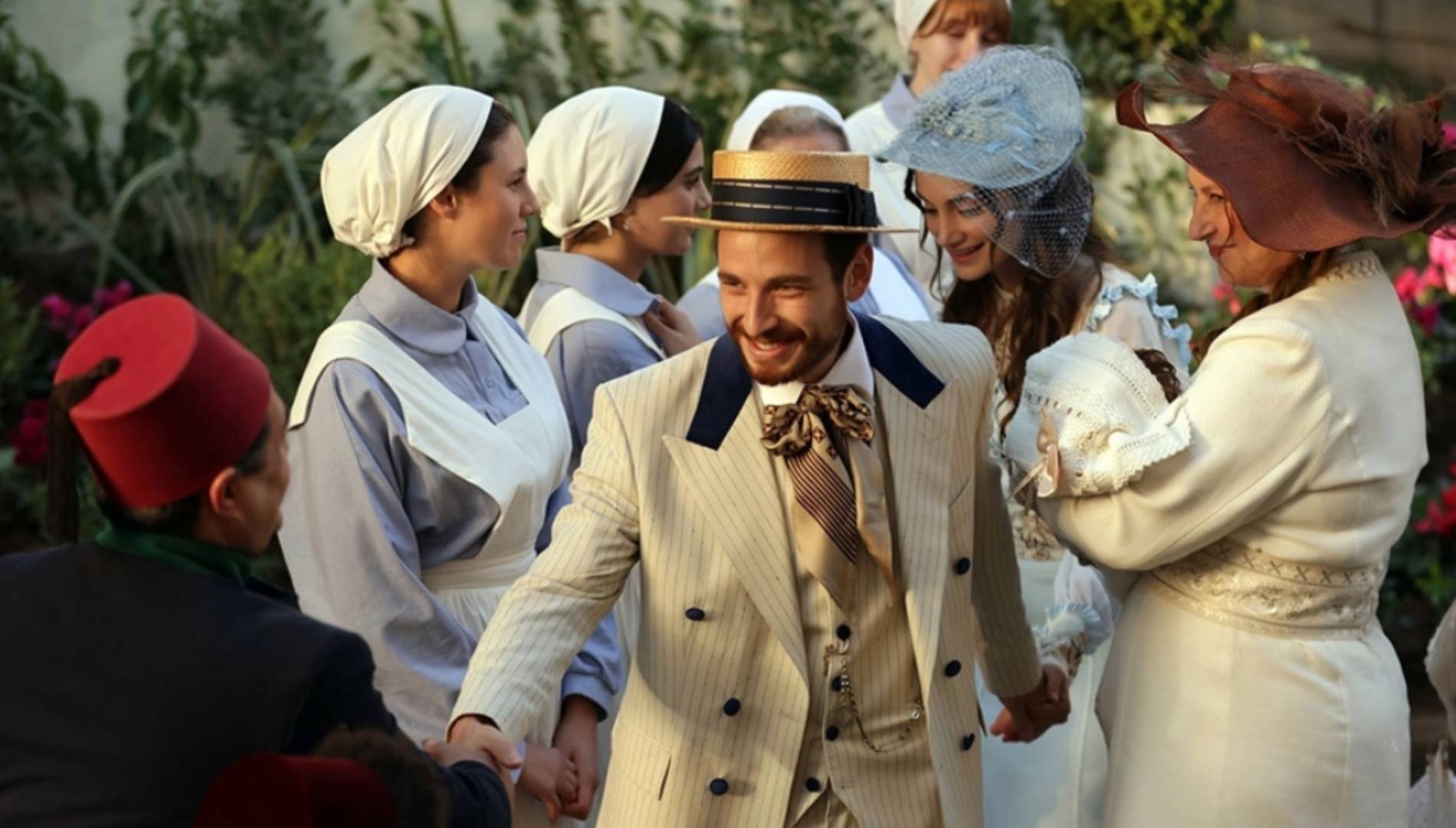 Ekranlara ara verdi; Şakir Paşa Ailesi dizisinin köşkü ve plato yangında kül oldu! 7 Ekranlara ara verdi; Şakir Paşa Ailesi dizisinin köşkü ve plato yangında kül oldu!