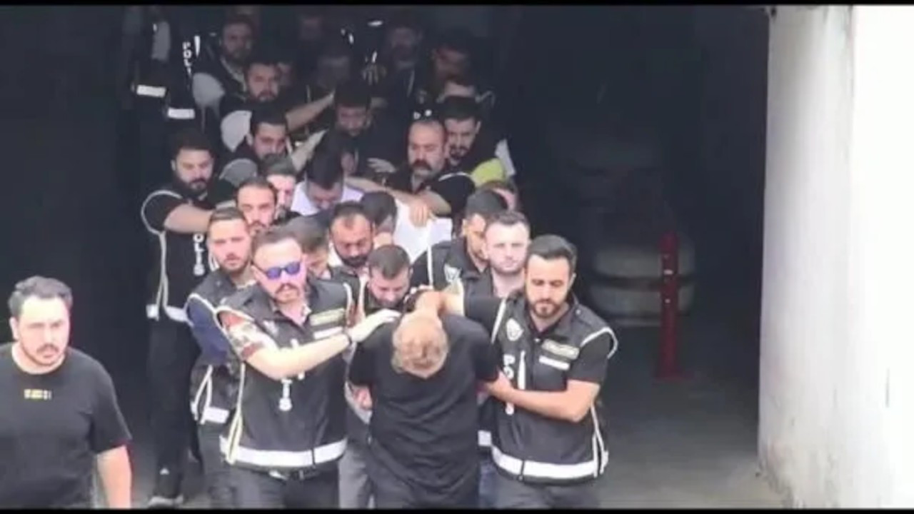 ‘Sarallar operasyonu’nda yakalananlar arasında iş insanları da var! 2 ‘Sarallar operasyonu’nda yakalananlar arasında iş insanları da var!