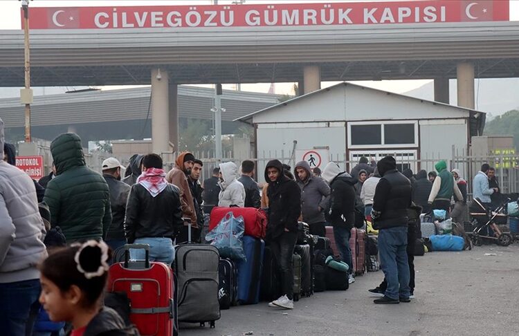 Esad sonrası Suriye’ye dönenlerin sayısı 35 bin: Okullar kapandıktan sonra artması bekleniyor 1 Esad sonrası Suriye’ye dönenlerin sayısı 35 bin: Okullar kapandıktan sonra artması bekleniyor