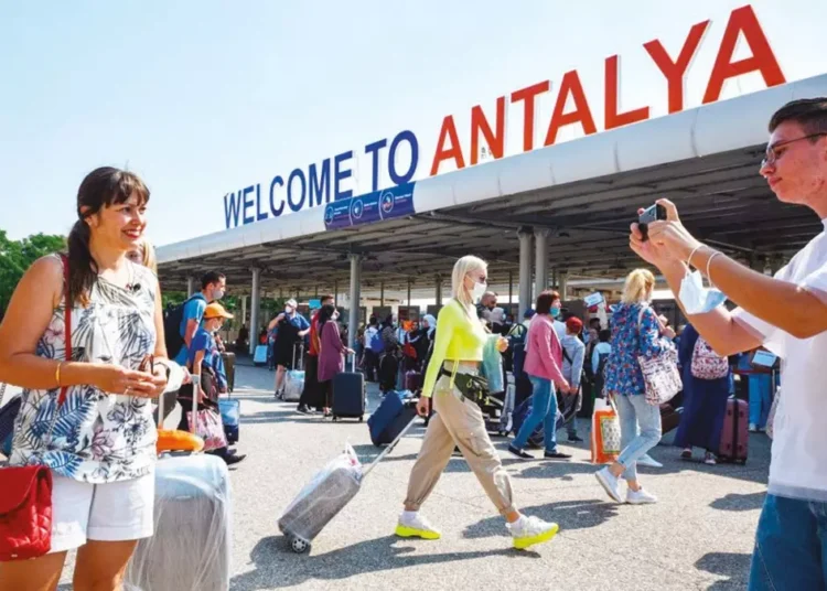 Antalya tüm zamanların turist rekoru kırıldı 1 Antalya tüm zamanların turist rekoru kırıldı