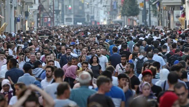 TDK halk oylaması ile seçti: Yılın kelimesi ‘kalabalık yalnızlık’ 2 TDK halk oylaması ile seçti: Yılın kelimesi ‘kalabalık yalnızlık’